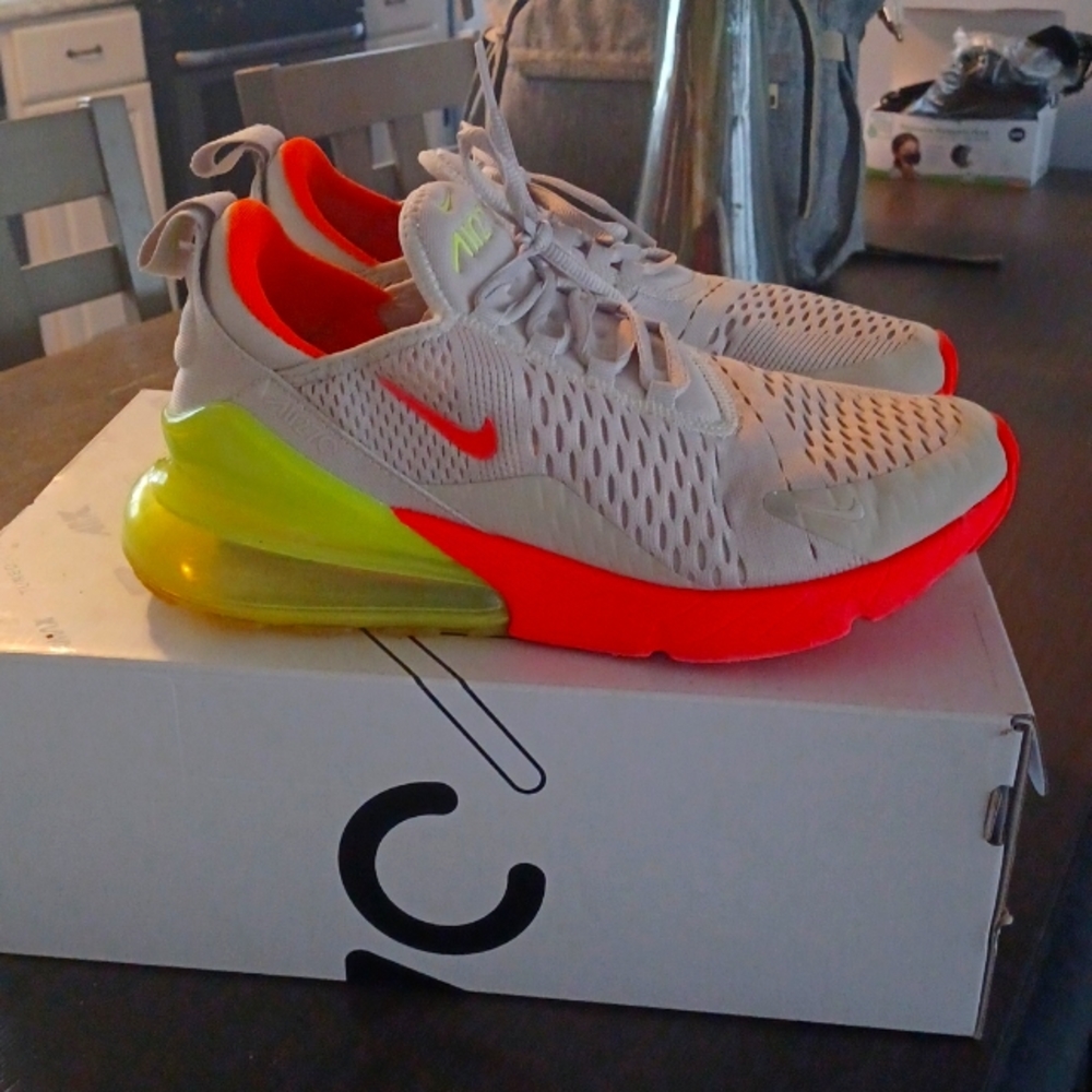 Nike Air Max 270 women's size 8.5